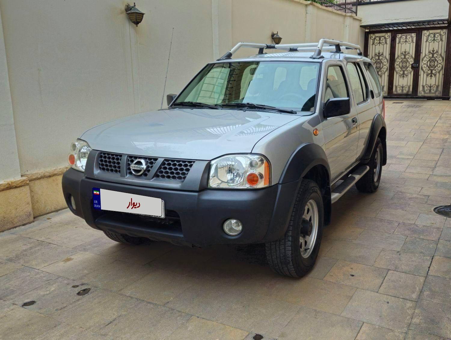 نیسان رونیز دنده‌ای - 2005