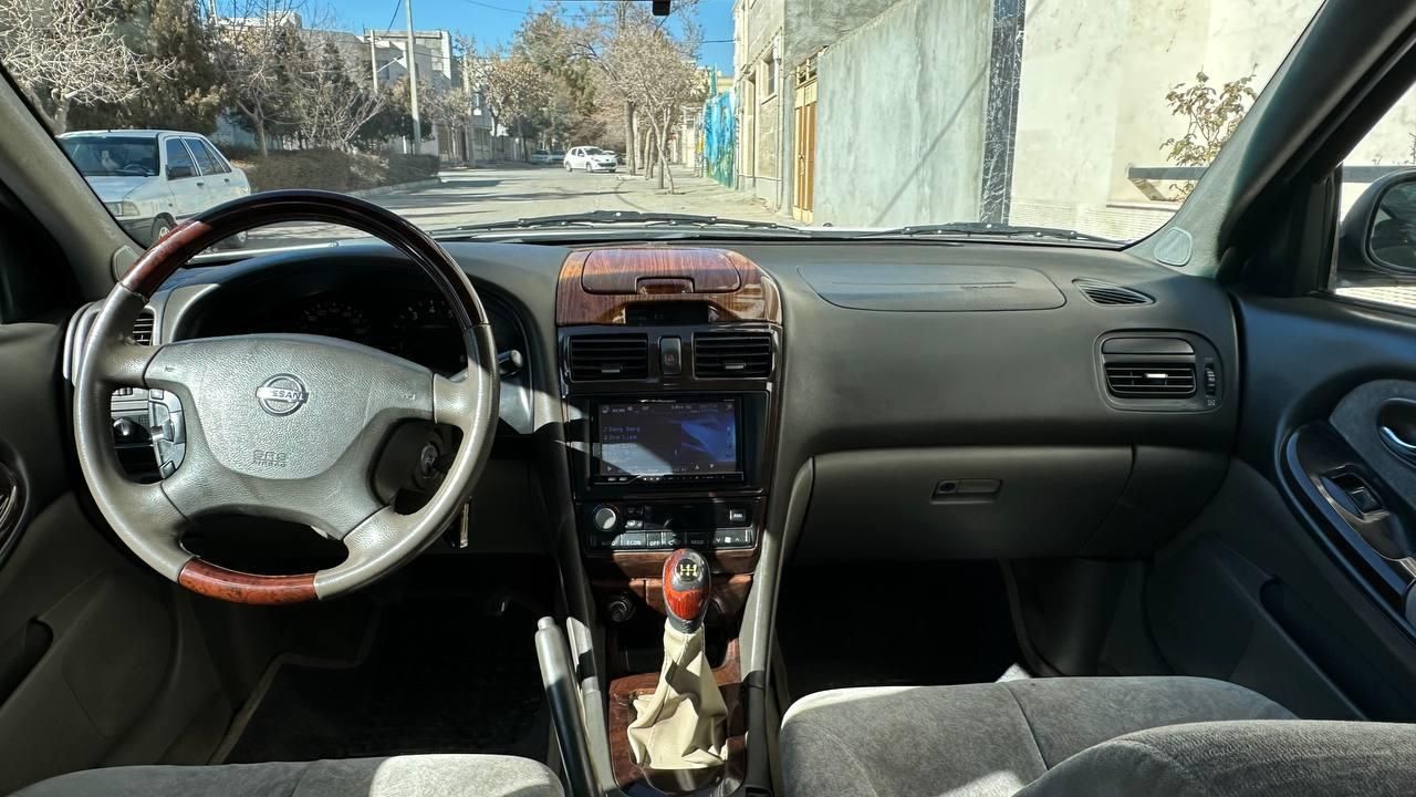 نیسان ماکسیما دنده‌ای - 2004