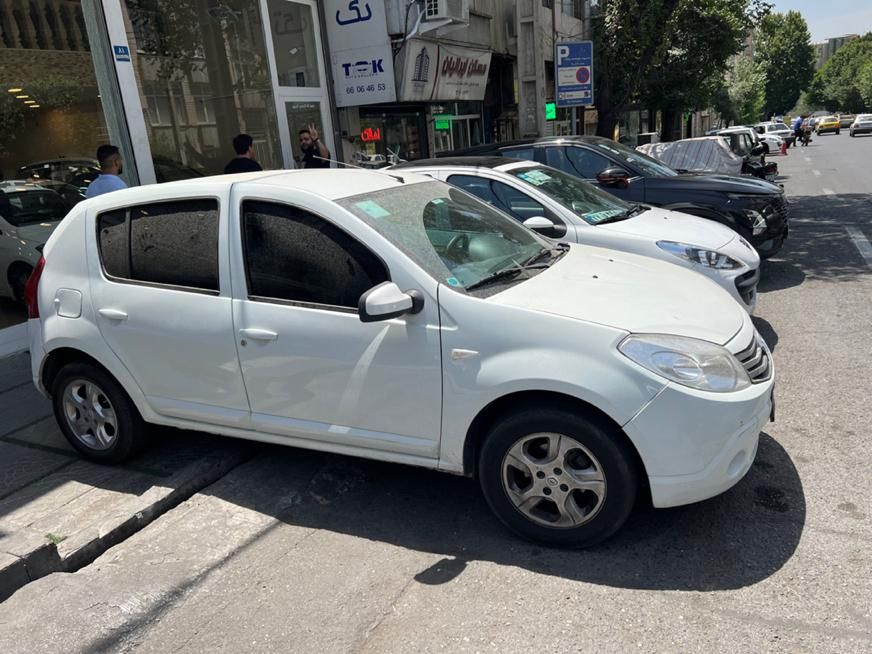 رنو ساندرو اتوماتیک - 1395
