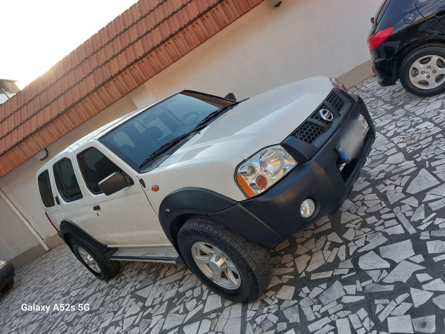 نیسان رونیز دنده‌ای - 2010