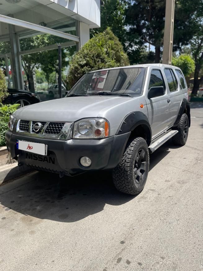 نیسان رونیز دنده‌ای - 2007