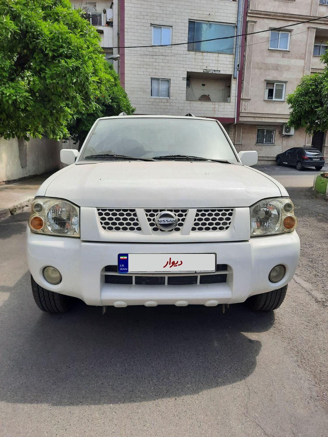 نیسان رونیز دنده‌ای - 2008