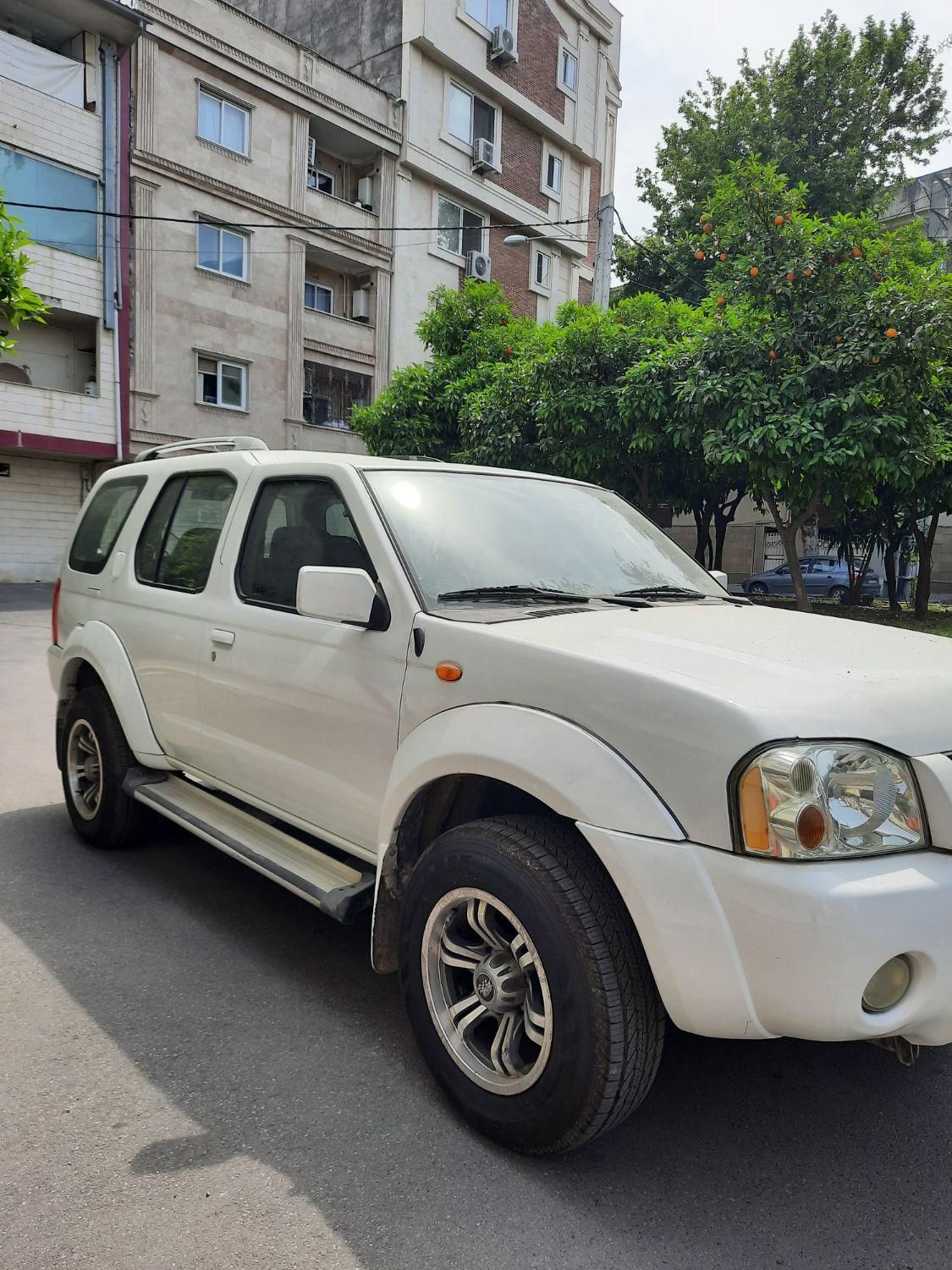 نیسان رونیز دنده‌ای - 2008