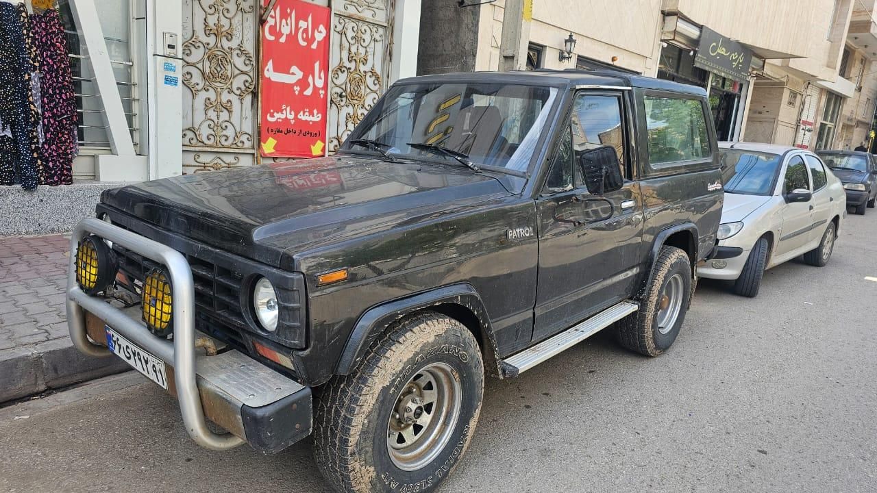 نیسان پاترول دو درب دنده‌ای - 1999
