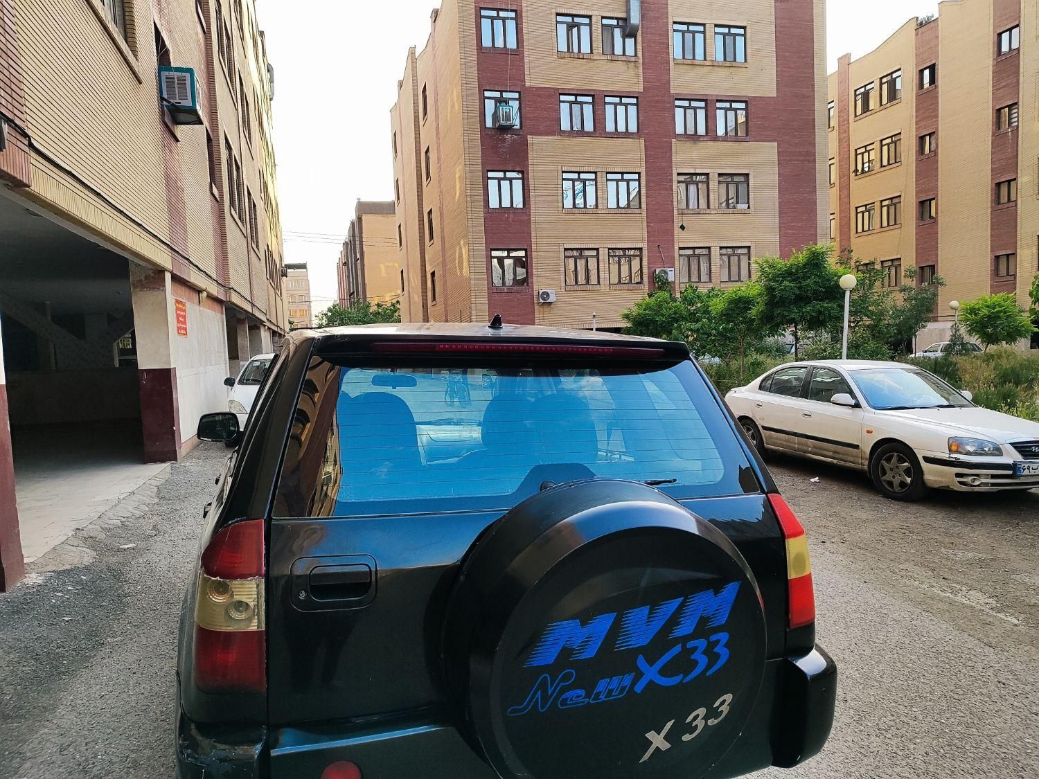 ام وی ام X33 دنده‌ای ساده - 2012