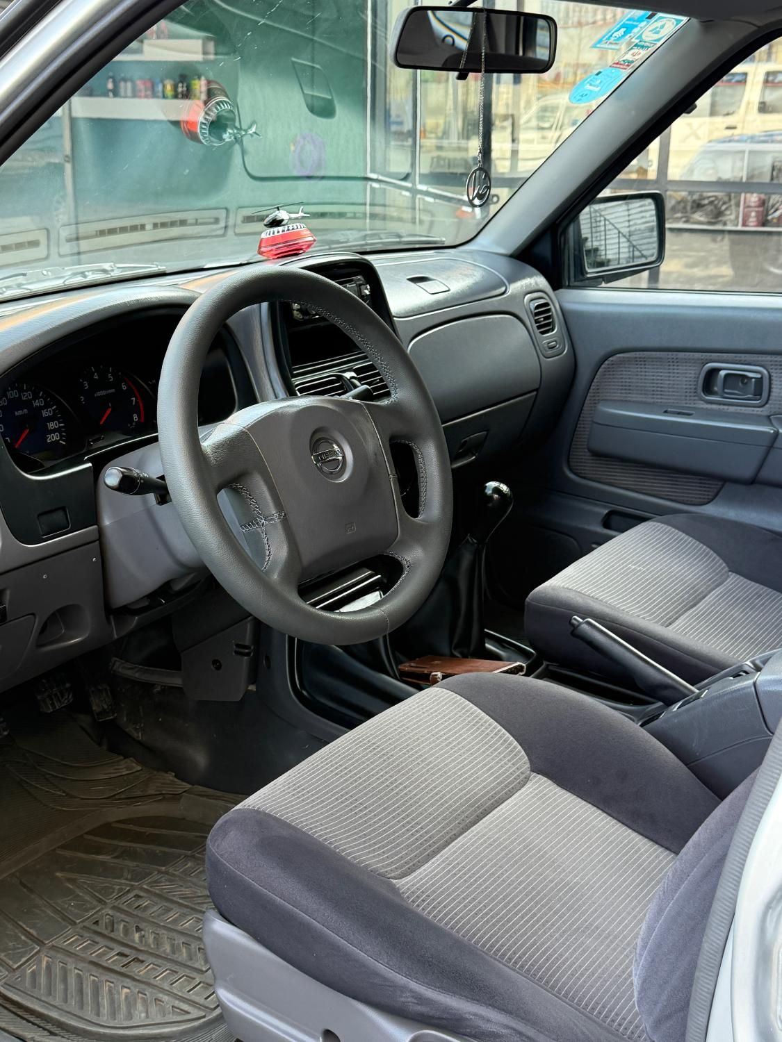 نیسان رونیز دنده‌ای - 2007