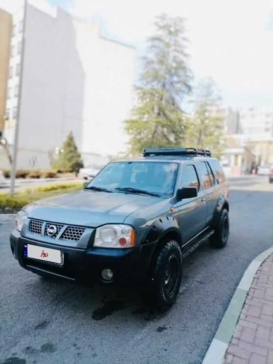 نیسان رونیز دنده‌ای - 2008
