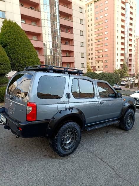 نیسان رونیز دنده‌ای - 2008