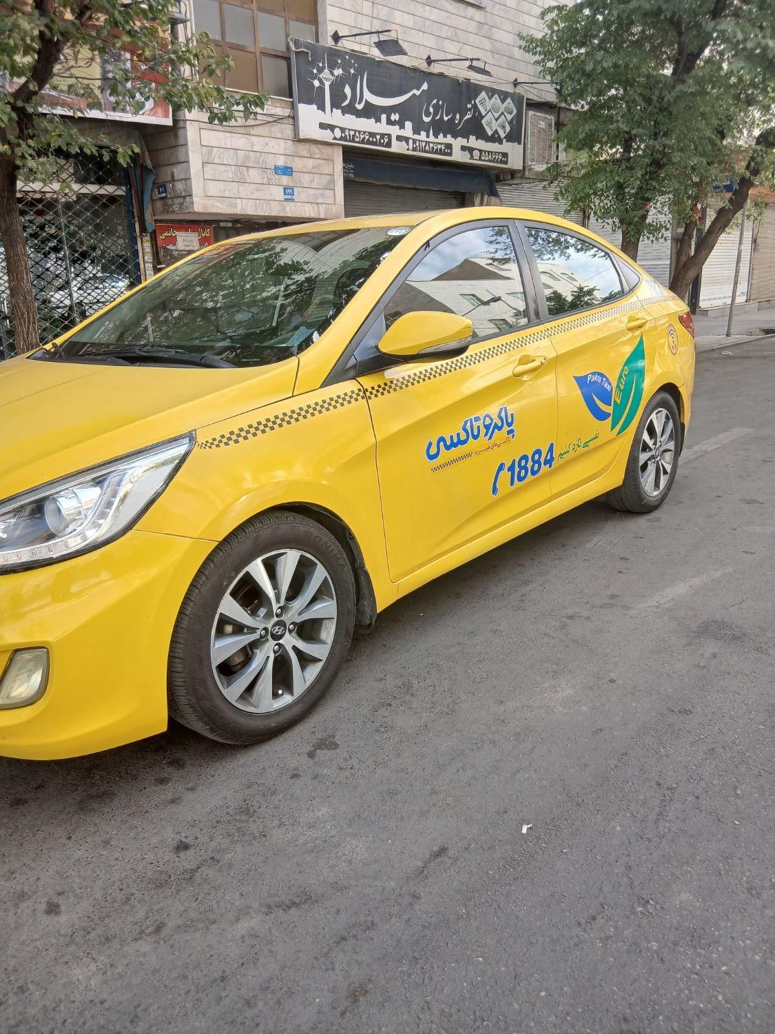 هیوندای اکسنت 1.6 لیتر بلو - 2015