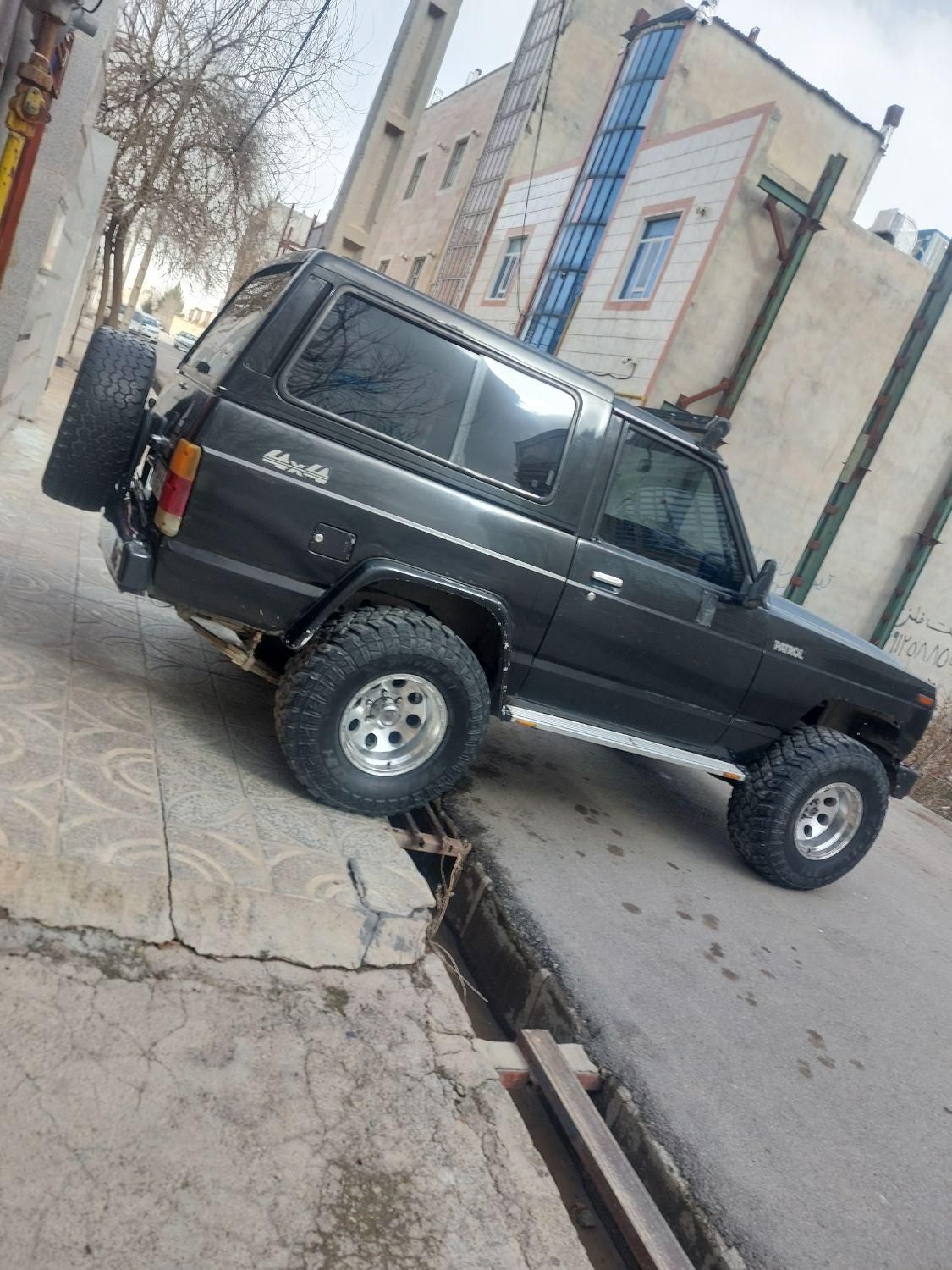 نیسان پاترول دو درب دنده‌ای - 1998
