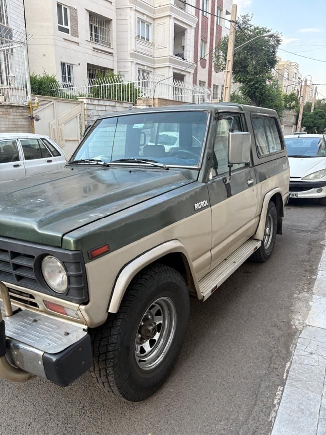 نیسان پاترول دو درب دنده‌ای - 2001