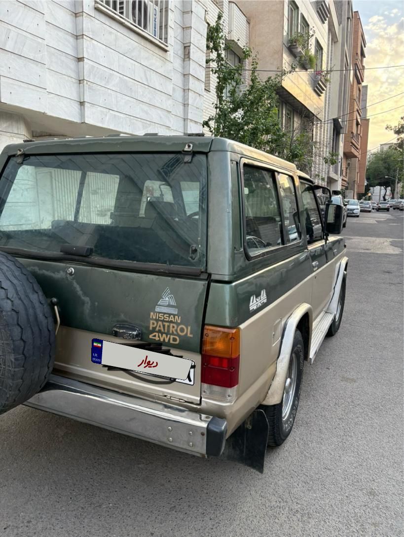 نیسان پاترول دو درب دنده‌ای - 2001
