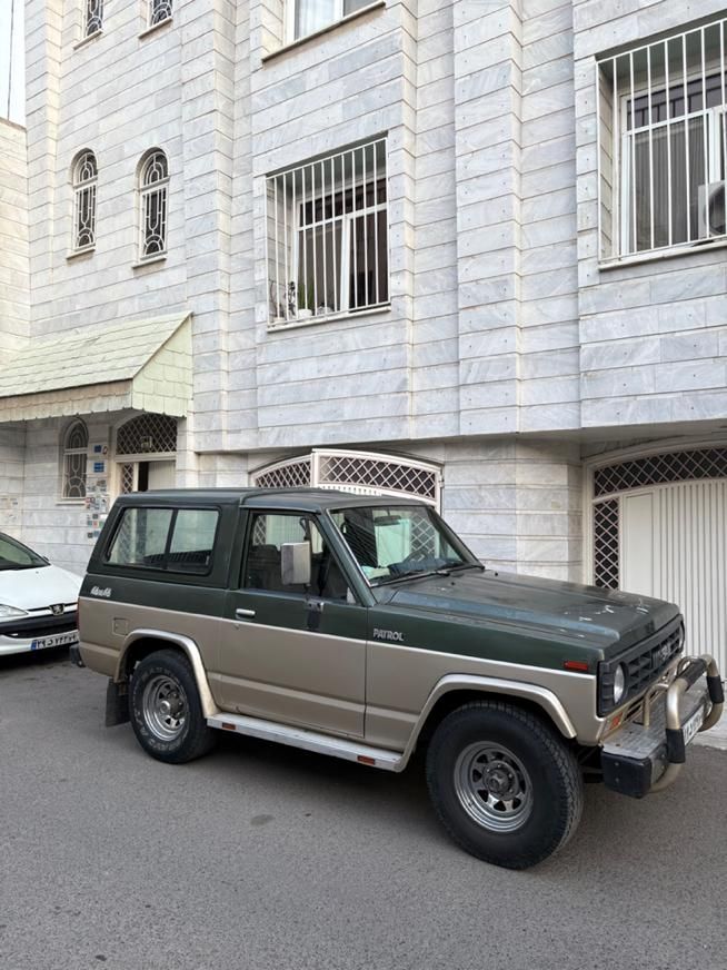 نیسان پاترول دو درب دنده‌ای - 2001