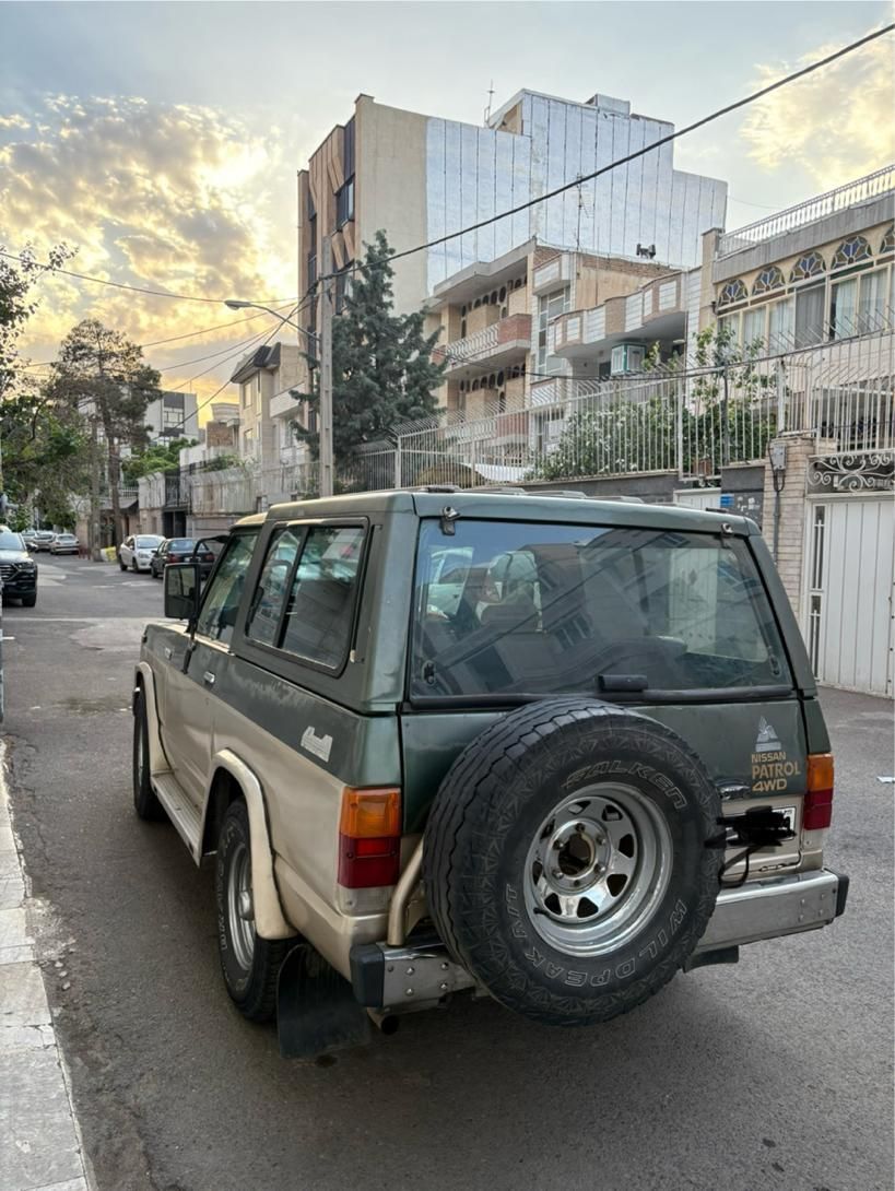 نیسان پاترول دو درب دنده‌ای - 2001