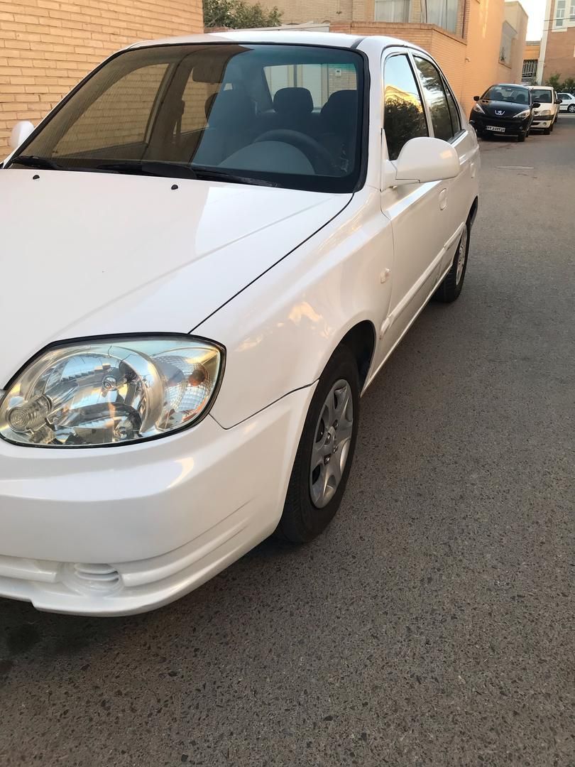 هیوندای ورنا دنده‌ ای - 2005