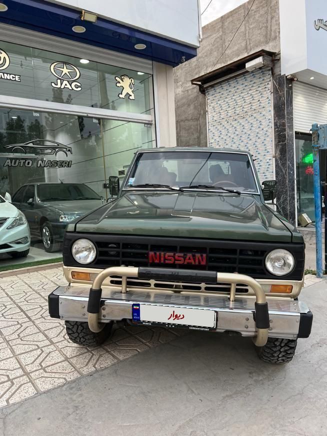 نیسان پاترول دو درب دنده‌ای - 2001