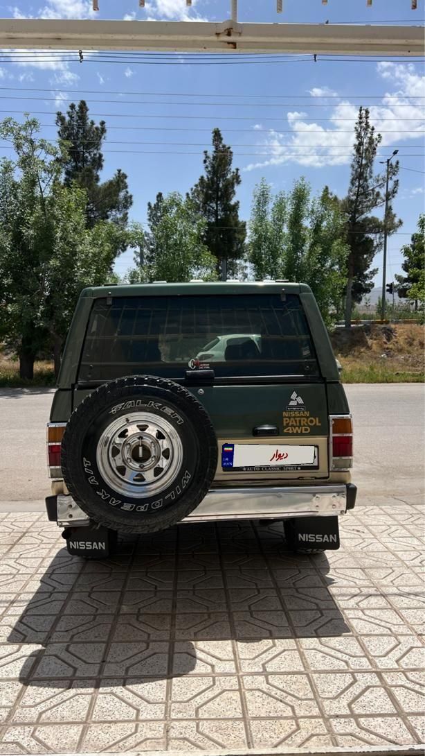 نیسان پاترول دو درب دنده‌ای - 2001