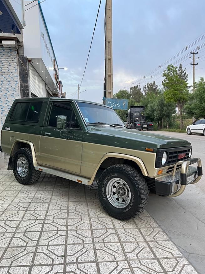 نیسان پاترول دو درب دنده‌ای - 2001