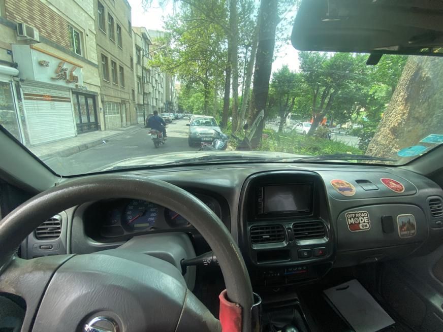نیسان رونیز دنده‌ای - 2008
