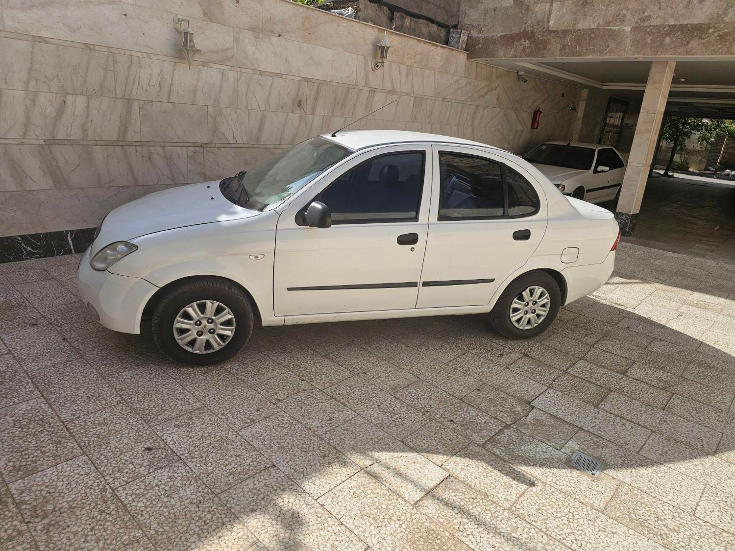 تیبا صندوق دار SX - 1400