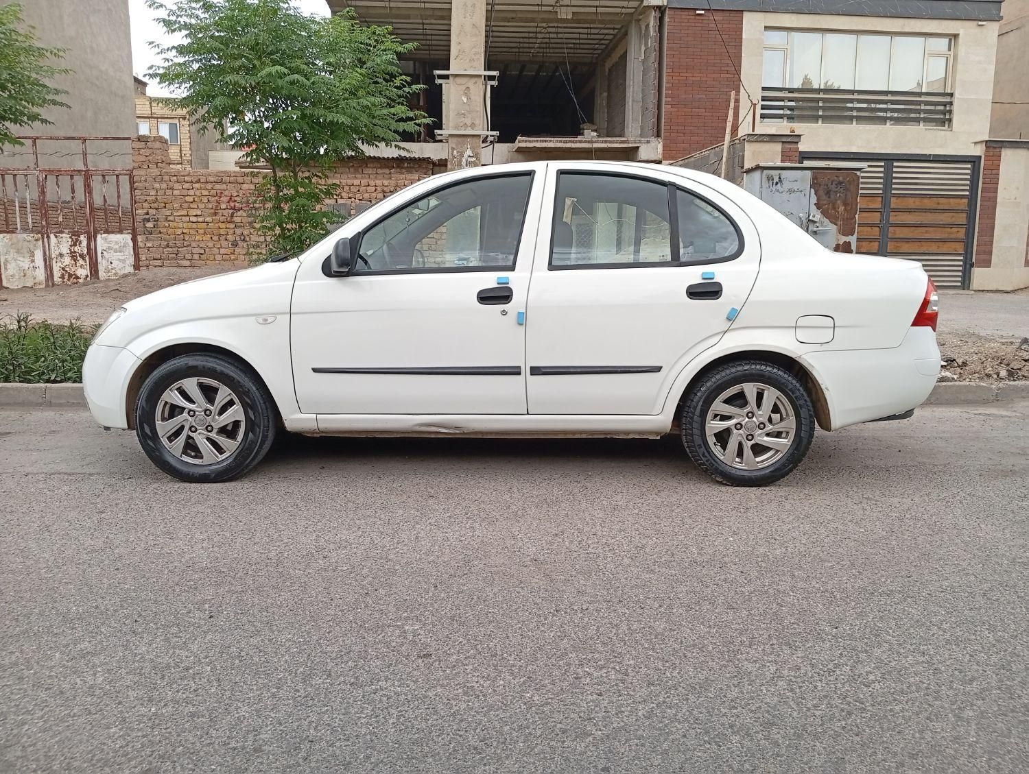 تیبا صندوق دار SX - 1400