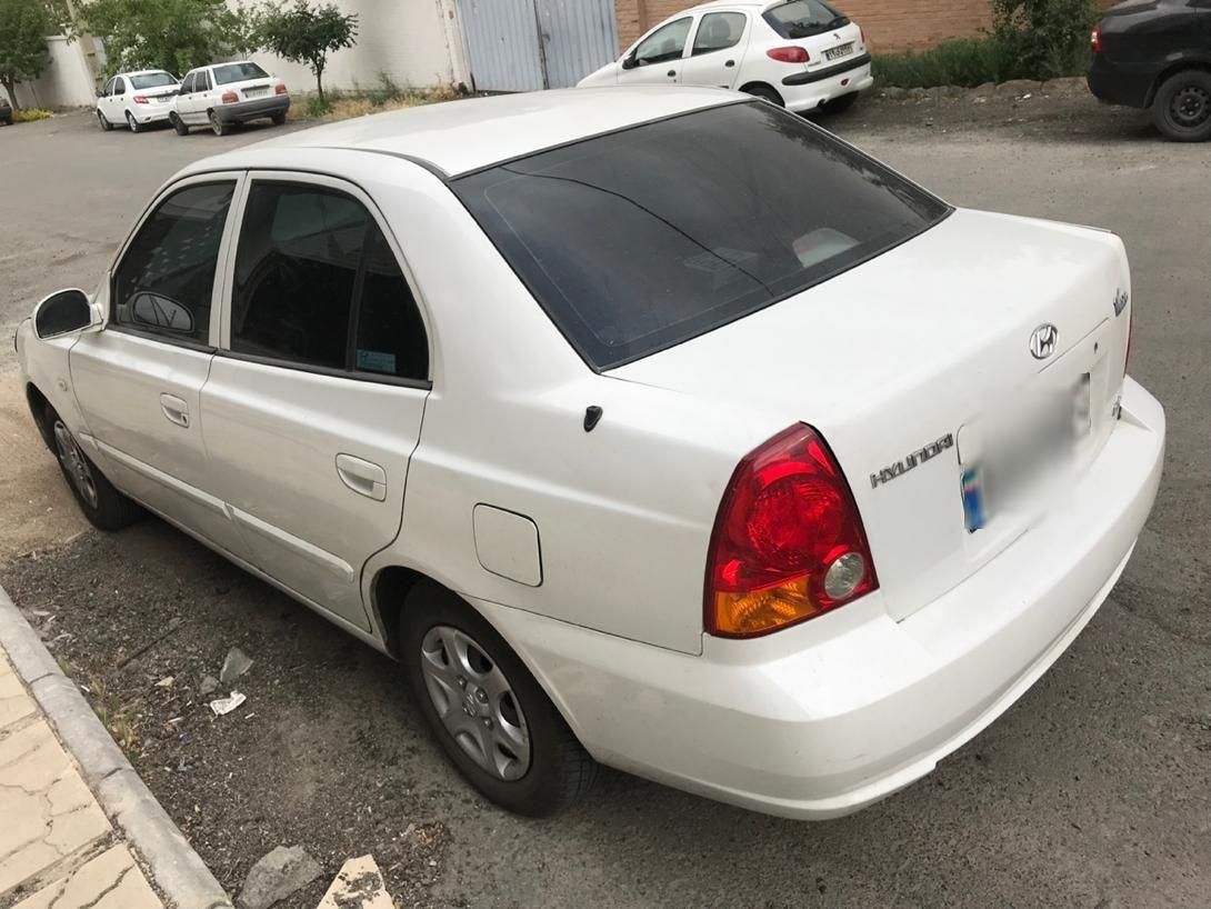 هیوندای ورنا دنده‌ ای - 2005