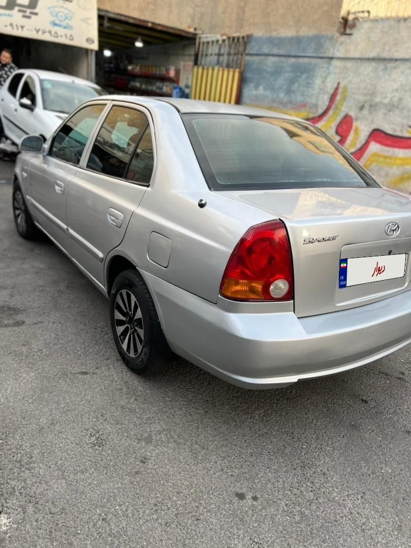 هیوندای ورنا دنده‌ ای - 2004