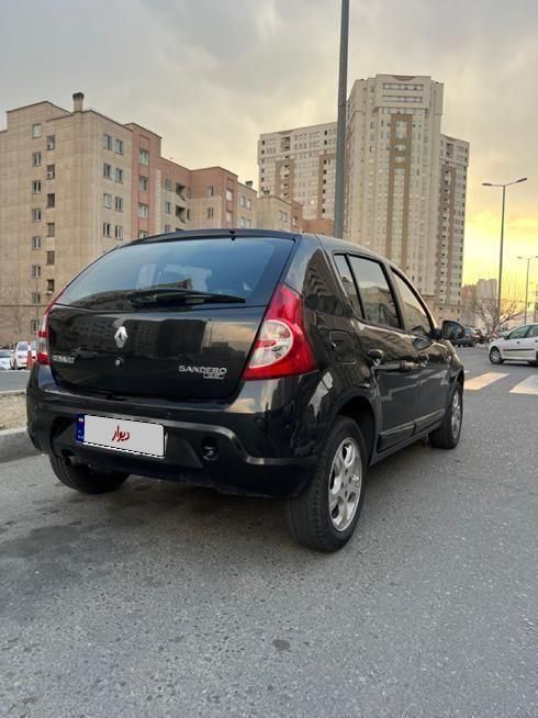 رنو ساندرو اتوماتیک - 1395