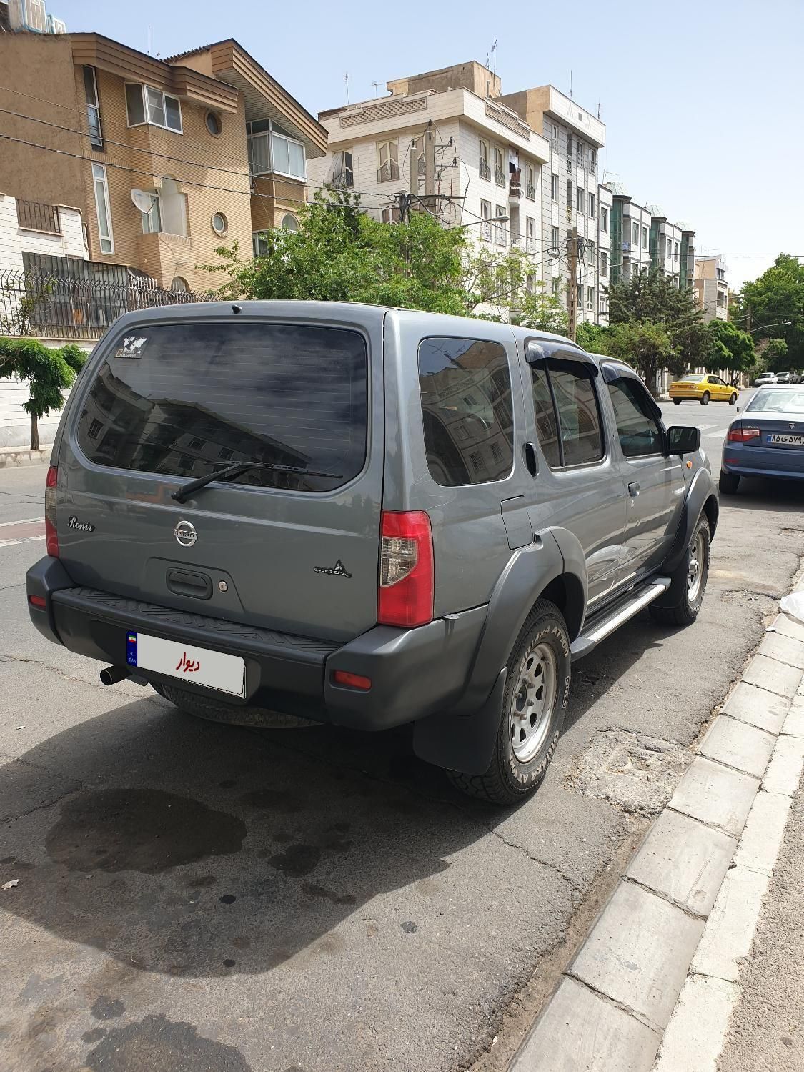 نیسان رونیز دنده‌ای - 2008