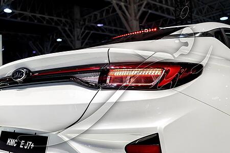 کی ام سی EJ7 142 کیلووات - 2024