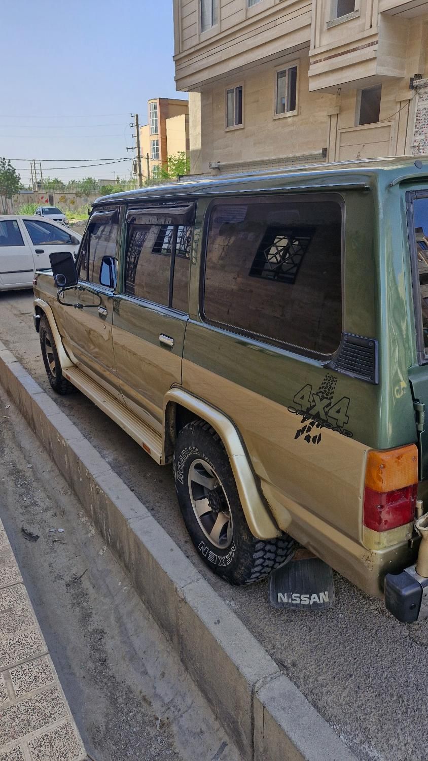 نیسان پاترول چهار درب 4 سیلندر - 2000