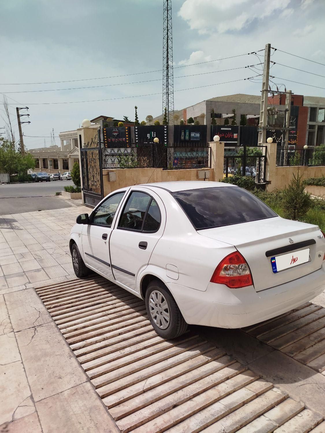 تیبا صندوق دار SX - 1398