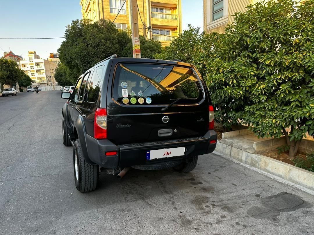 نیسان رونیز دنده‌ای - 2003
