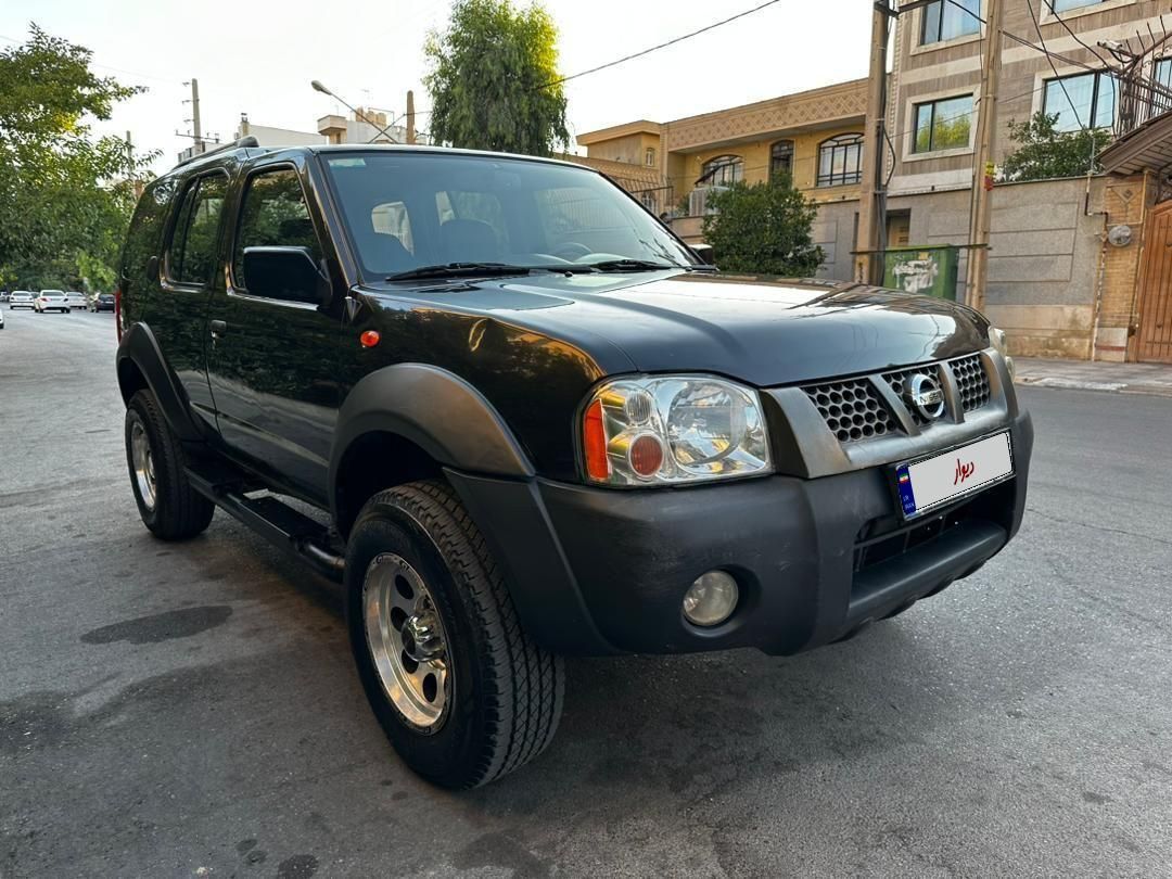 نیسان رونیز دنده‌ای - 2003