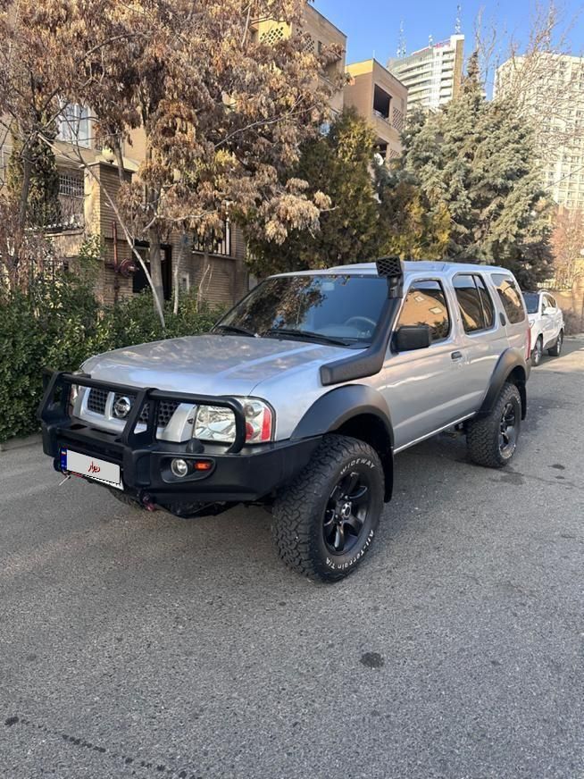 نیسان رونیز دنده‌ای - 2007