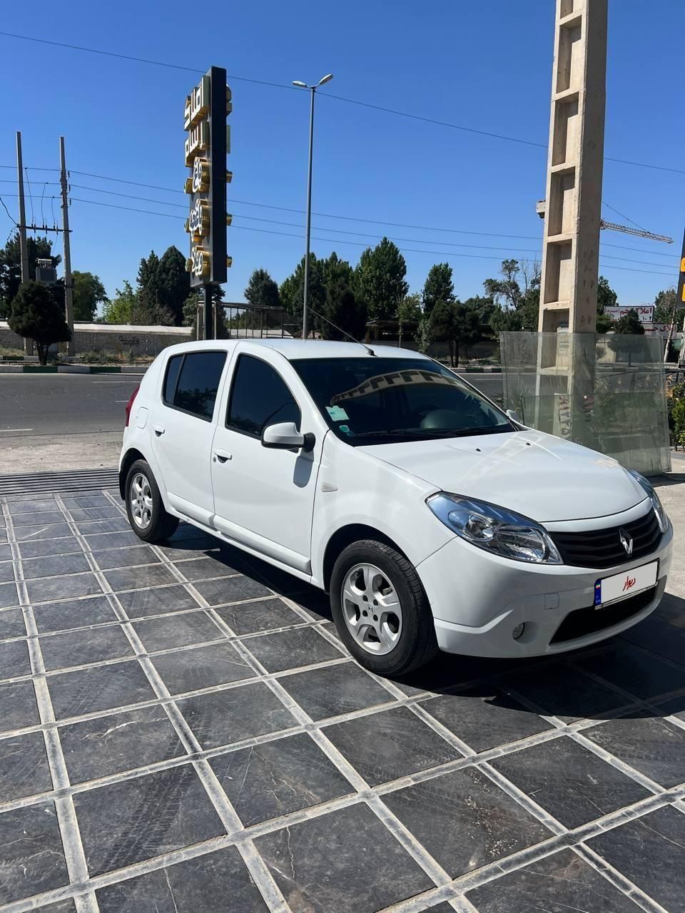 خودرو رنو، ساندرو آگهی ann_18081936