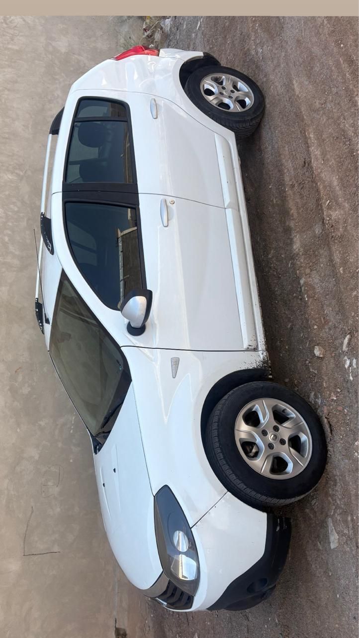 رنو ساندرو اتوماتیک - 1395