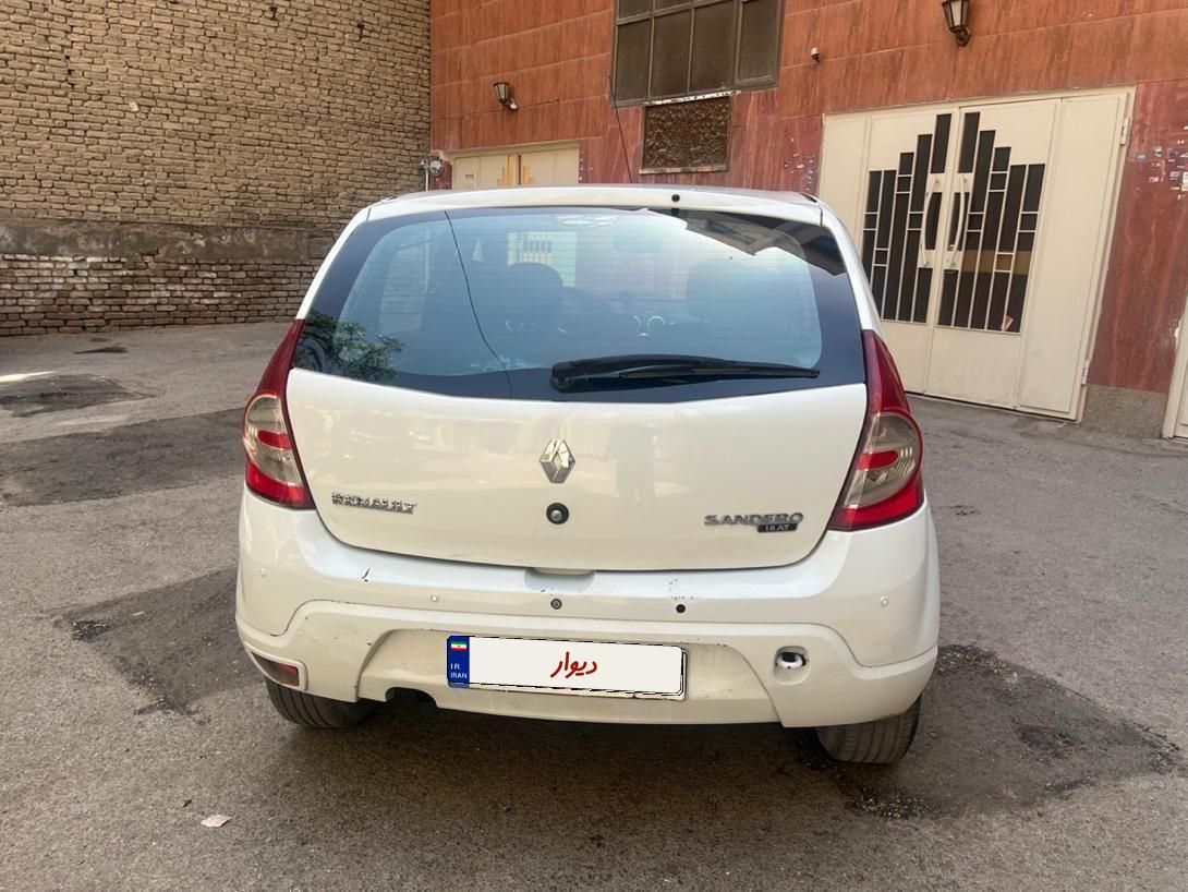 رنو ساندرو اتوماتیک - 1395