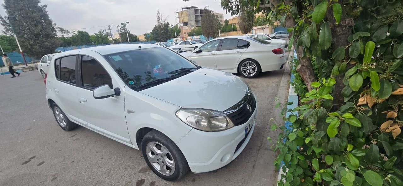 رنو ساندرو دنده ای - 1395