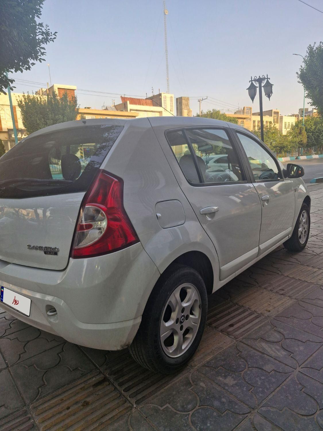 رنو ساندرو اتوماتیک - 1396
