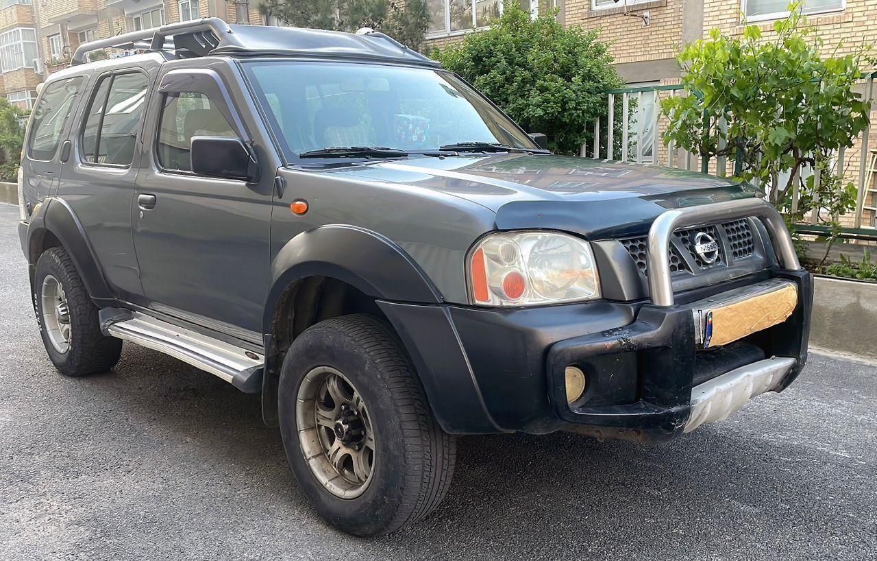 نیسان رونیز دنده‌ای - 2006