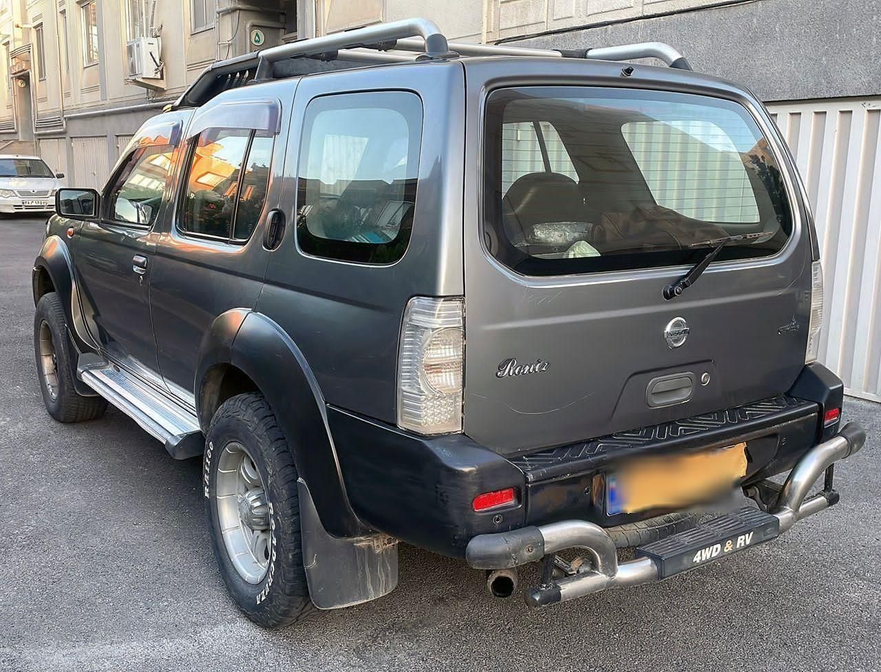 نیسان رونیز دنده‌ای - 2006