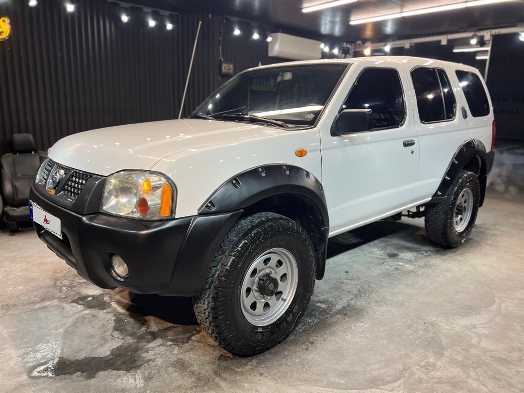 نیسان رونیز دنده‌ای - 2009