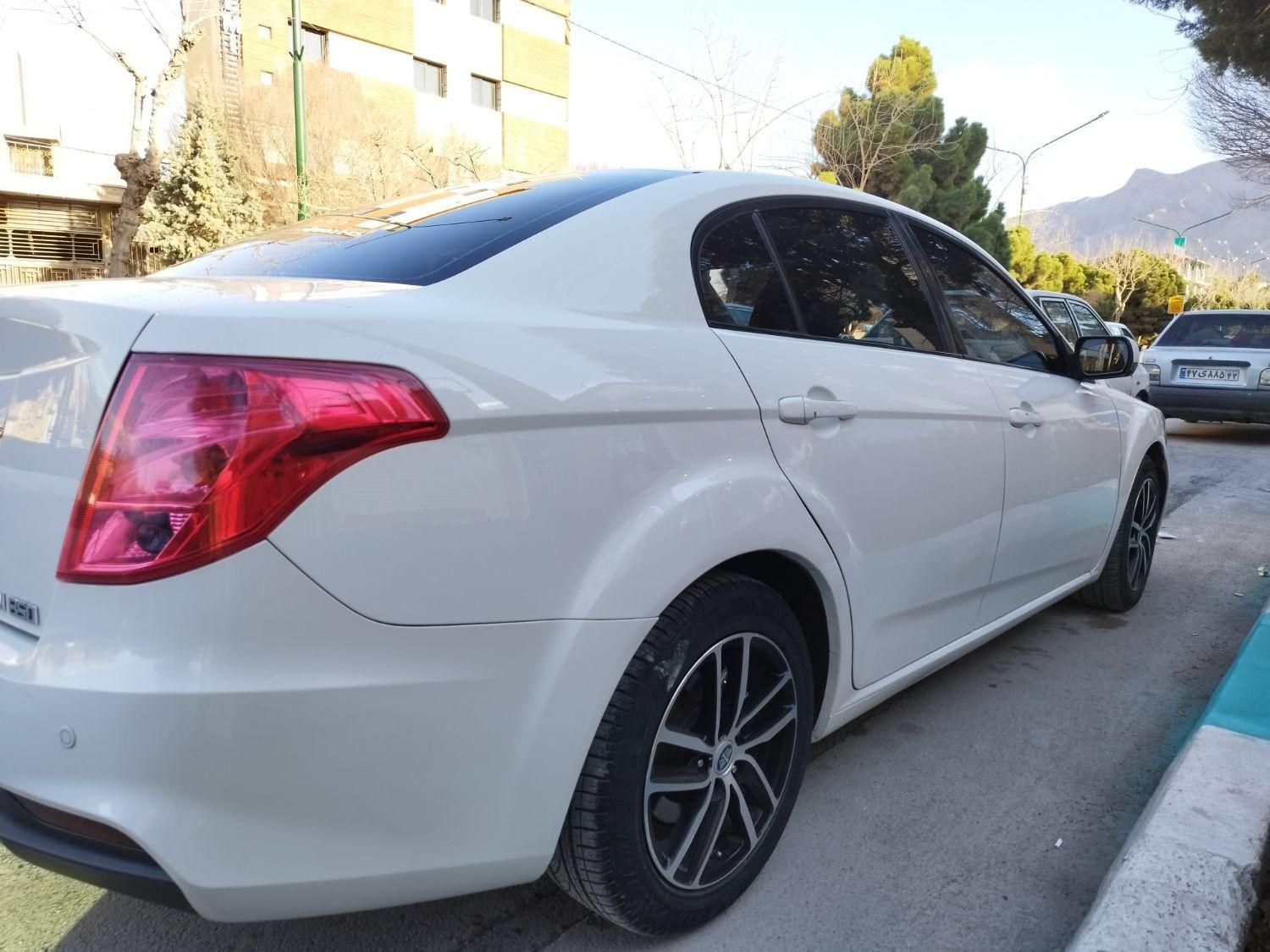 بسترن B50 اتوماتیک - 2015