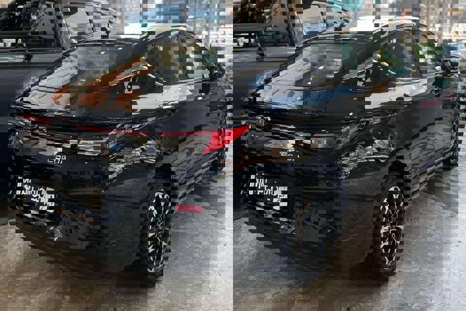 کی ام سی EJ7 142 کیلووات - 2024