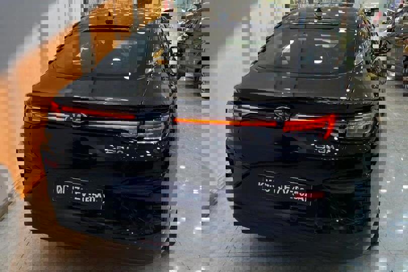 کی ام سی EJ7 142 کیلووات - 2024