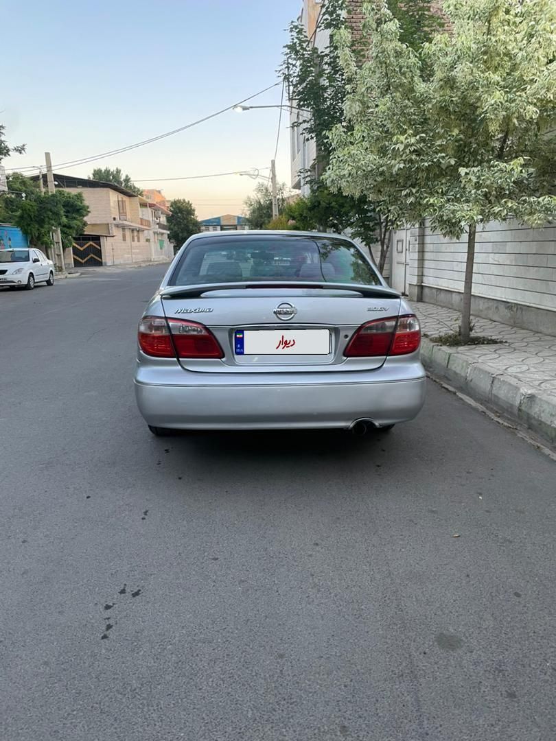 نیسان ماکسیما دنده‌ای - 2002