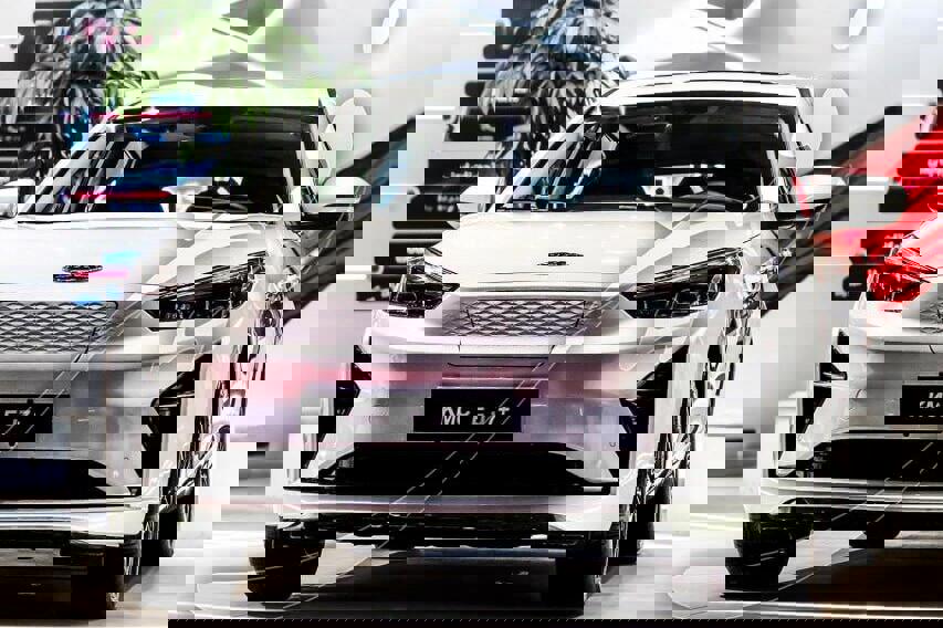 کی ام سی EJ7 142 کیلووات - 2024