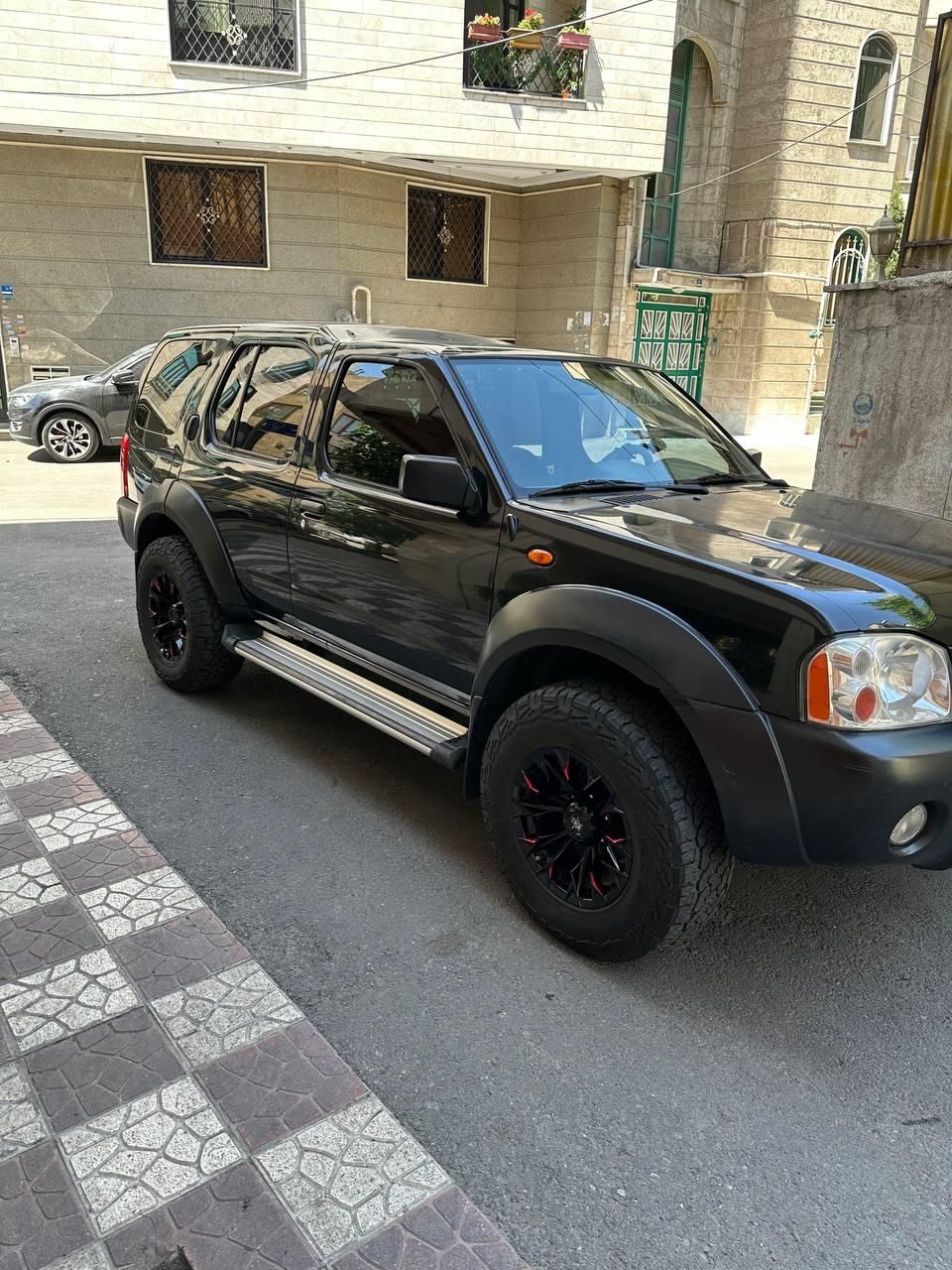 نیسان رونیز دنده‌ای - 2010