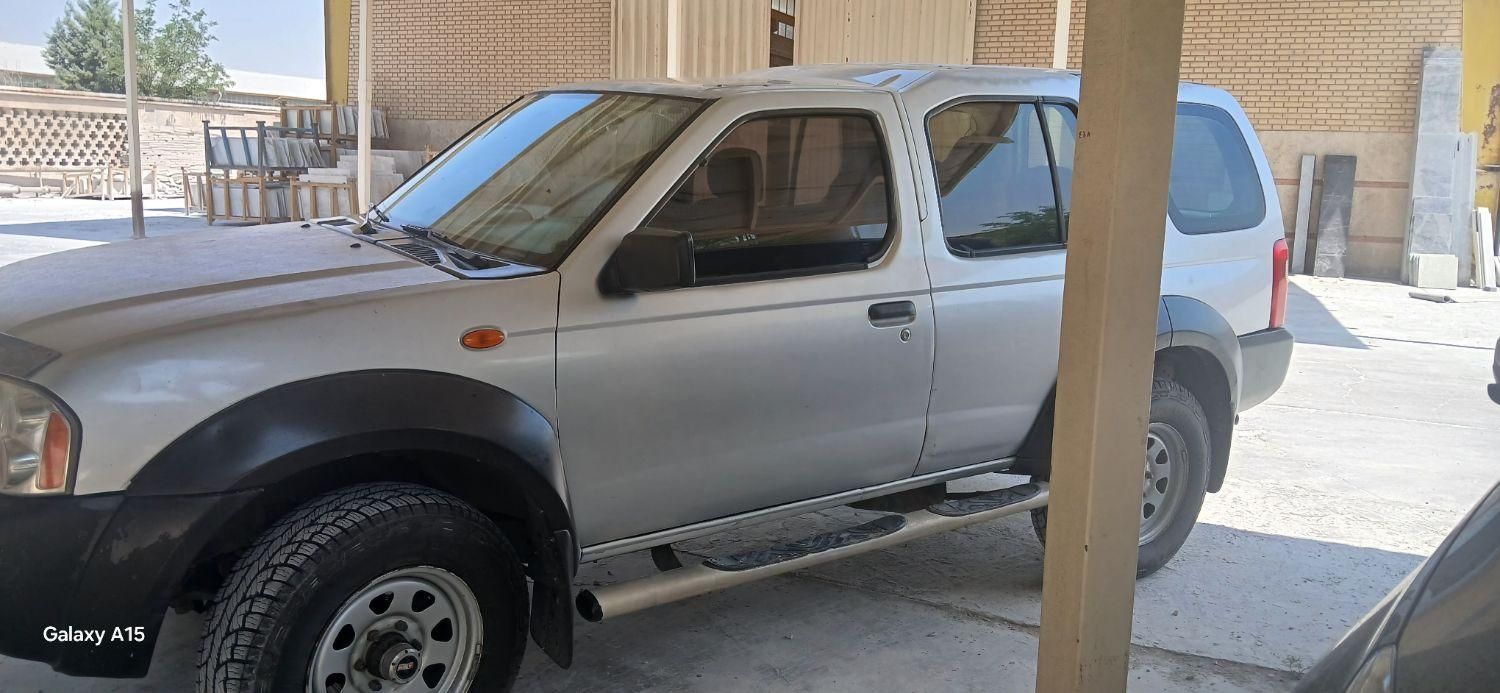 نیسان رونیز دنده‌ای - 2006